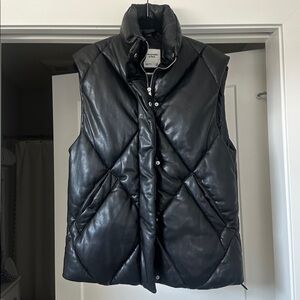 Abercrombie & Fitch oversized puffer vegan leather vest black Size XS